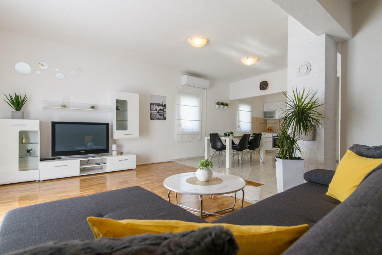 Apartmani Ville Vengo トロギール エクステリア 写真